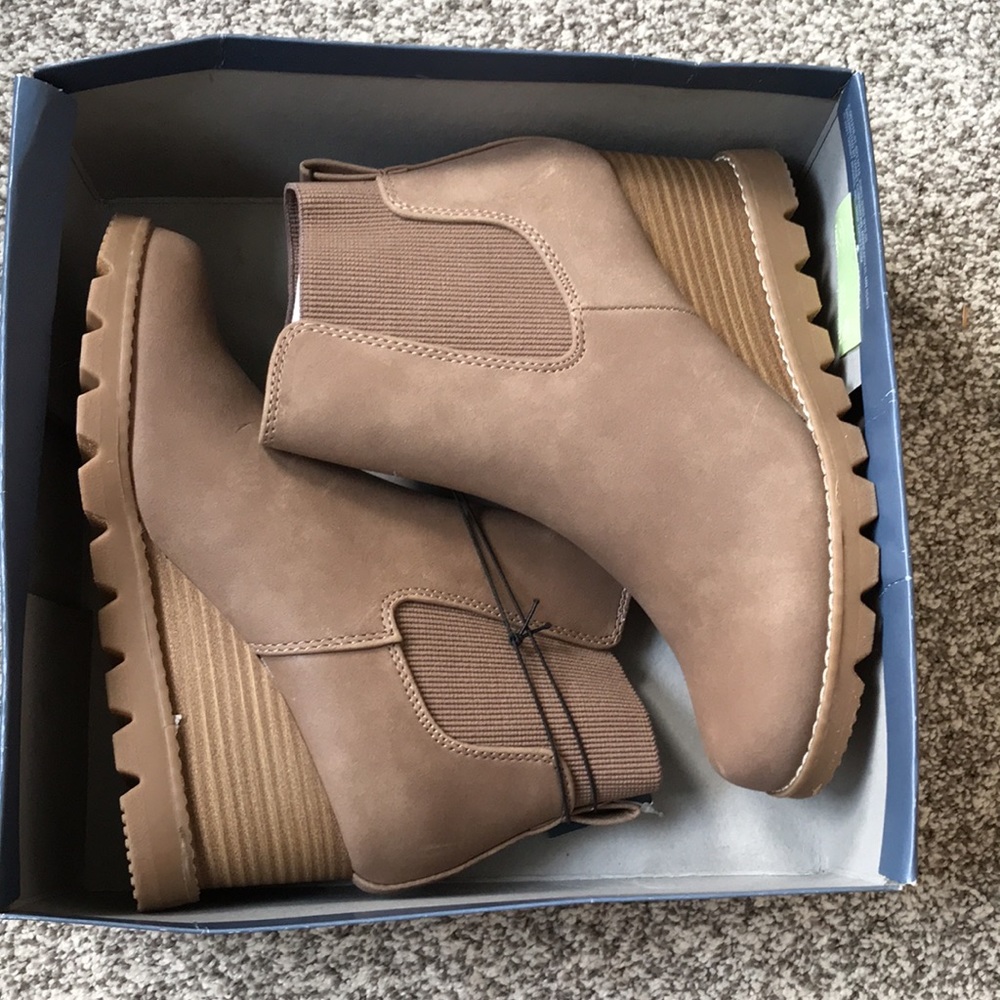 Wedge bootie, water resistant, size 7 NWT
